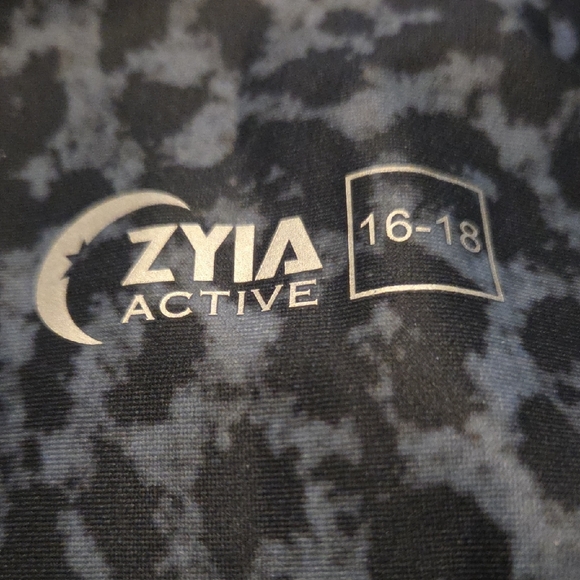 Leopard Print Women's Leggings - Picture 8 of 8